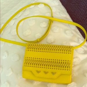 Stella Dot sidekick bag in yellow